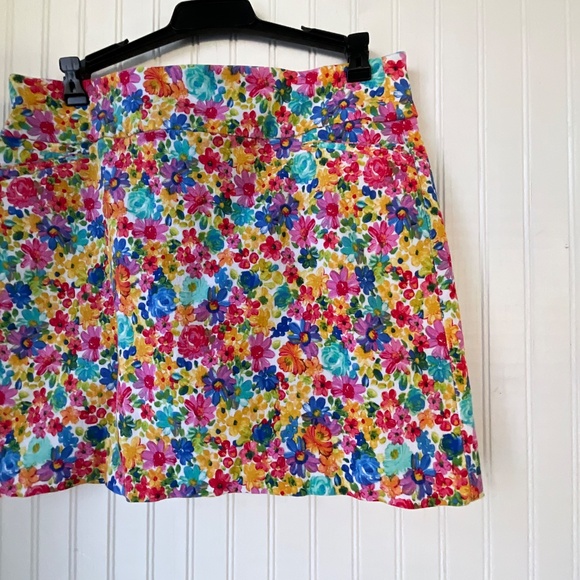 ATTYRE (10P) SKORT colorful Floral Print - Picture 5 of 5